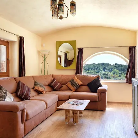 Beautiful Haven With Panoramic Views Over Valley *