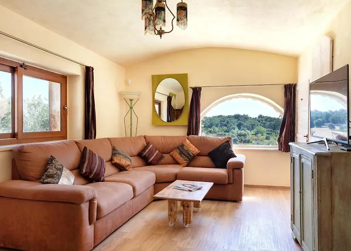 Beautiful Haven With Panoramic Views Over Valley *